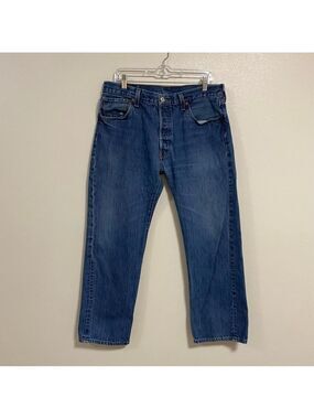 Levi's Jeans Men’s Size 36 Medium Wash 501 straight leg button fly Jeans